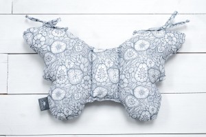 100-sleepee-poduszka-antywstrząsowa-motylek-grey.jpg