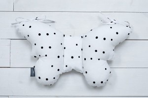 106-sleepee-poduszka-antywstrząsowa-motylek-dots.jpg