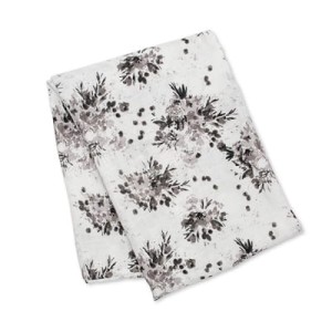 400-lulujo-modern-kocyk-bambusowy-black-floral-1.jpg