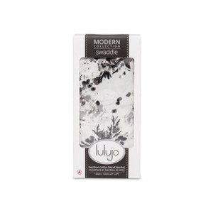 400-lulujo-modern-kocyk-bambusowy-black-floral-3.jpg
