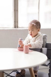 pol_pm_EZPZ-Silikonowy-kubeczek-Tiny-Cup-pastelowy-roz-5378_6.jpg