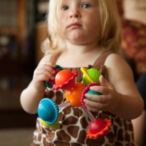fat brain toys grzechotka wimzle.jpg 2.jpg