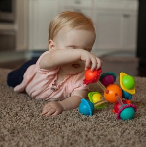 fat brain toys grzechotka wimzle.jpg 6.jpg
